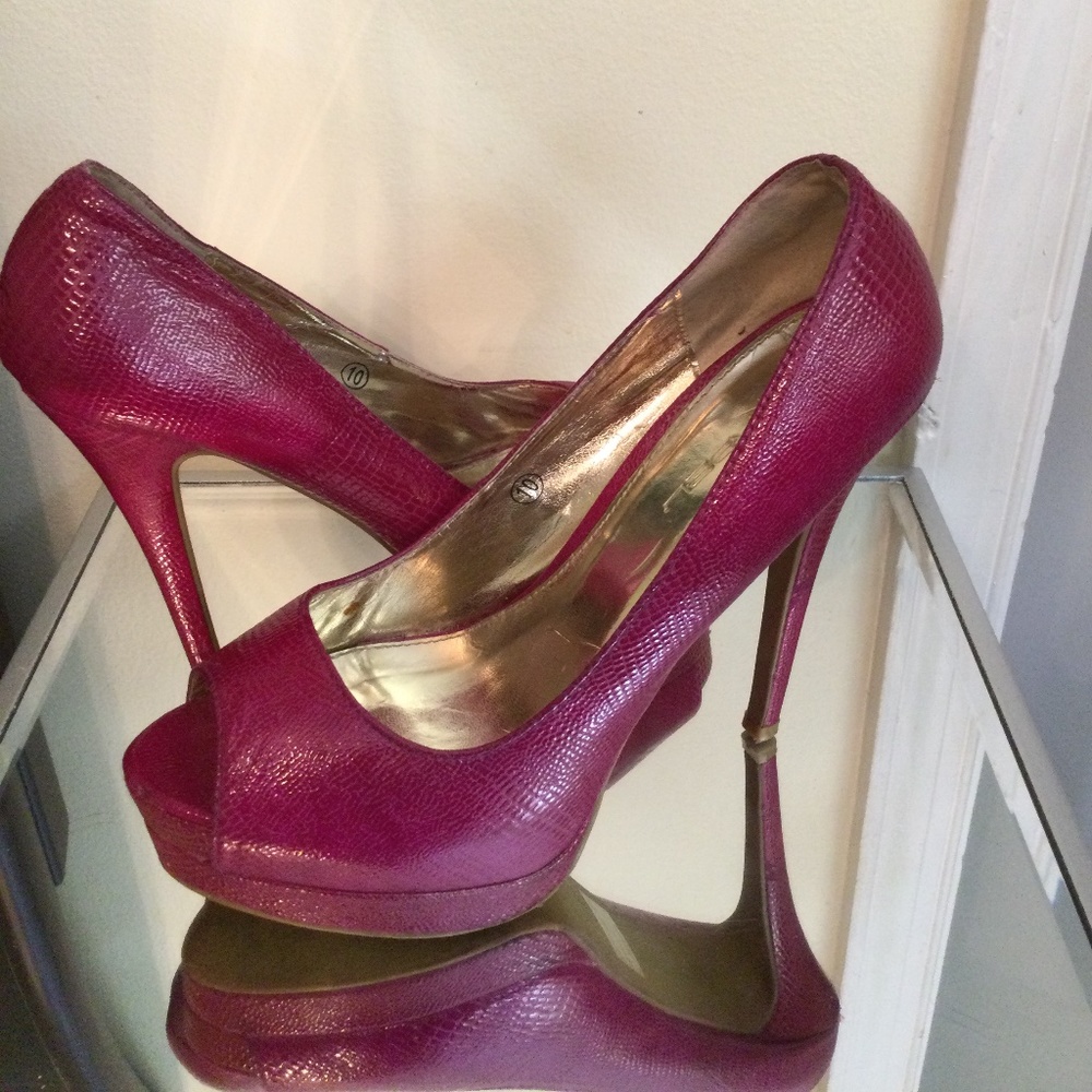 Fuchsia  Peep Toe Faux Snake Print Pumps